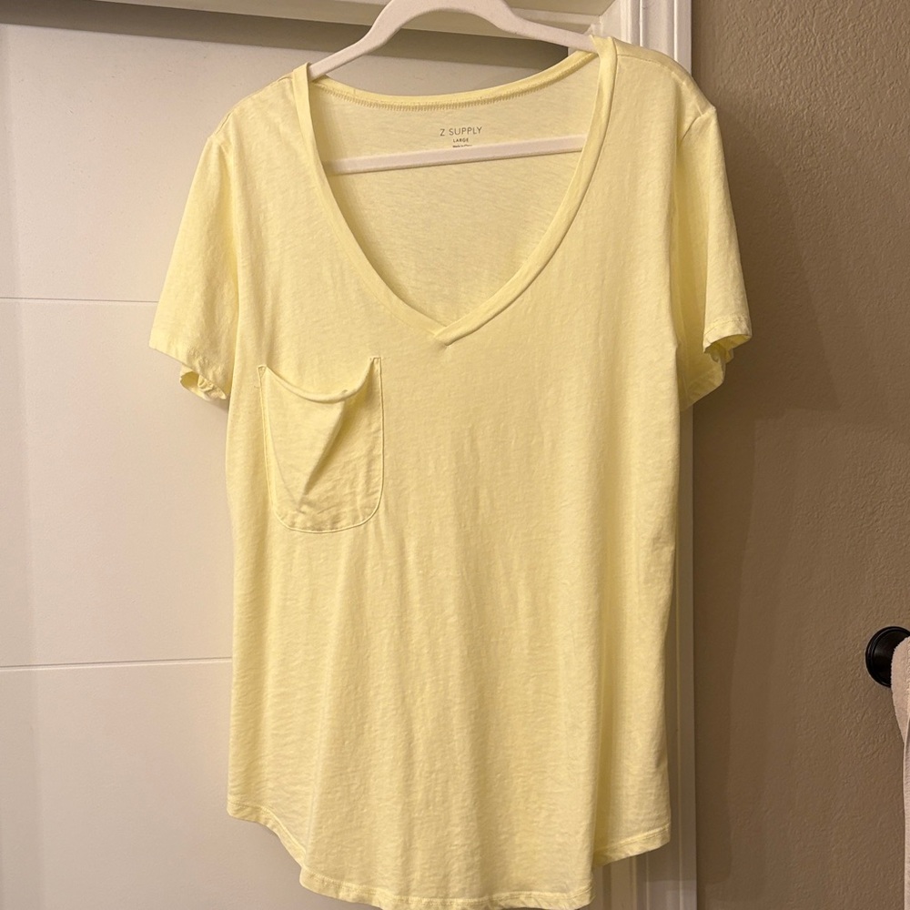 Z Supply Women's Soft Yellow V-Neck Tee